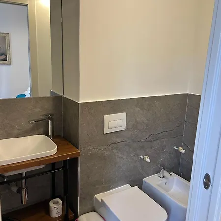 Cavour 142 Guest house La Spezia