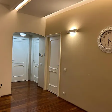 Cavour 142 3*